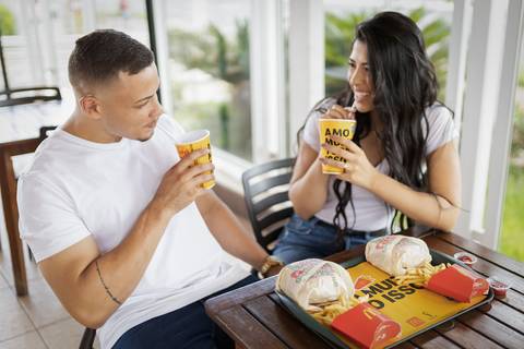 casamento-civil-casar-cerimonia-cartorio-patio-sabia-buque-make-daniel-custodio-por-do-sol-ensaio-pre-wedding-igreja-chacara-noiva-madrinha-padrinho-noivo-amor-uberlandia-vestido-terno-fotos-amor-fotografo-profissional-alianca-dj-buffet-cerimonial-banda-'