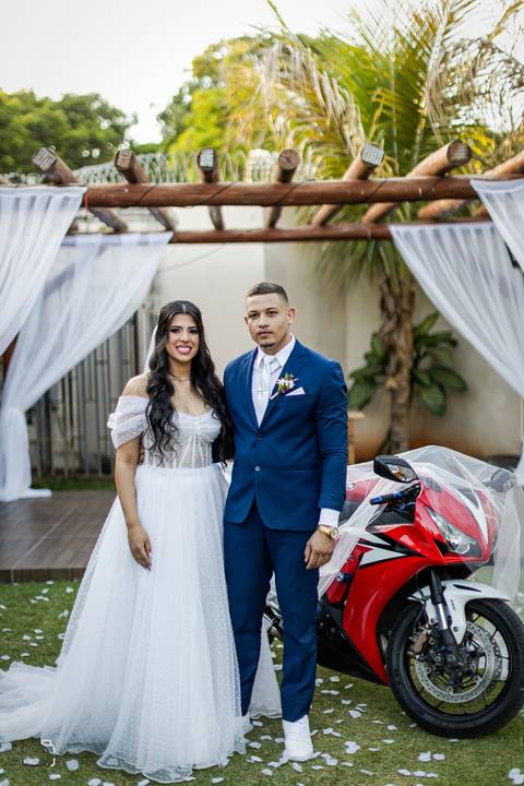 casamento-civil-casar-cerimonia-cartorio-patio-sabia-buque-make-daniel-custodio-por-do-sol-ensaio-pre-wedding-igreja-chacara-noiva-madrinha-padrinho-noivo-amor-uberlandia-vestido-terno-fotos-amor-fotografo-profissional-alianca-dj-buffet-cerimonial-banda-'