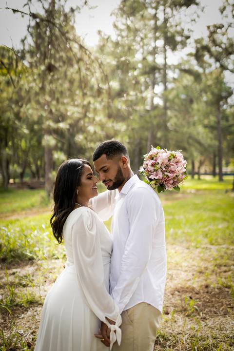 casamento-civil-casar-cerimonia-cartorio-patio-sabia-buque-make-daniel-custodio-por-do-sol-ensaio-pre-wedding-igreja-chacara-noiva-madrinha-padrinho-noivo-amor-uberlandia-vestido-terno-fotos-amor-fotografo-profissional-alianca-dj-buffet-cerimonial-banda-'