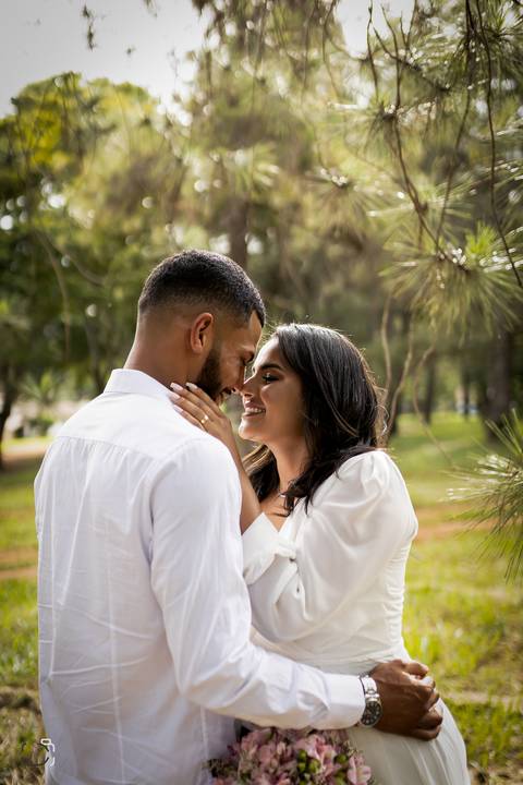 casamento-civil-casar-cerimonia-cartorio-patio-sabia-buque-make-daniel-custodio-por-do-sol-ensaio-pre-wedding-igreja-chacara-noiva-madrinha-padrinho-noivo-amor-uberlandia-vestido-terno-fotos-amor-fotografo-profissional-alianca-dj-buffet-cerimonial-banda-'
