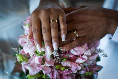 casamento-civil-casar-cerimonia-cartorio-patio-sabia-buque-make-daniel-custodio-por-do-sol-ensaio-pre-wedding-igreja-chacara-noiva-madrinha-padrinho-noivo-amor-uberlandia-vestido-terno-fotos-amor-fotografo-profissional-alianca-dj-buffet-cerimonial-banda-'