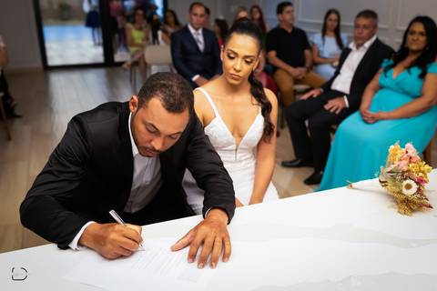 casamento-civil-casar-cerimonia-cartorio-patio-sabia-buque-make-daniel-custodio-por-do-sol-ensaio-pre-wedding-igreja-chacara-noiva-madrinha-padrinho-noivo-amor-uberlandia-vestido-terno-fotos-amor-fotografo-profissional-alianca-dj-buffet-cerimonial-banda-'