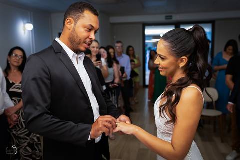 casamento-civil-casar-cerimonia-cartorio-patio-sabia-buque-make-daniel-custodio-por-do-sol-ensaio-pre-wedding-igreja-chacara-noiva-madrinha-padrinho-noivo-amor-uberlandia-vestido-terno-fotos-amor-fotografo-profissional-alianca-dj-buffet-cerimonial-banda-'