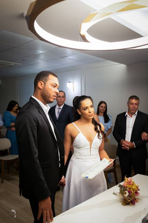 casamento-civil-casar-cerimonia-cartorio-patio-sabia-buque-make-daniel-custodio-por-do-sol-ensaio-pre-wedding-igreja-chacara-noiva-madrinha-padrinho-noivo-amor-uberlandia-vestido-terno-fotos-amor-fotografo-profissional-alianca-dj-buffet-cerimonial-banda-'