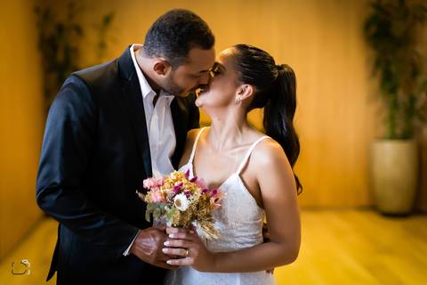 casamento-civil-casar-cerimonia-cartorio-patio-sabia-buque-make-daniel-custodio-por-do-sol-ensaio-pre-wedding-igreja-chacara-noiva-madrinha-padrinho-noivo-amor-uberlandia-vestido-terno-fotos-amor-fotografo-profissional-alianca-dj-buffet-cerimonial-banda-'