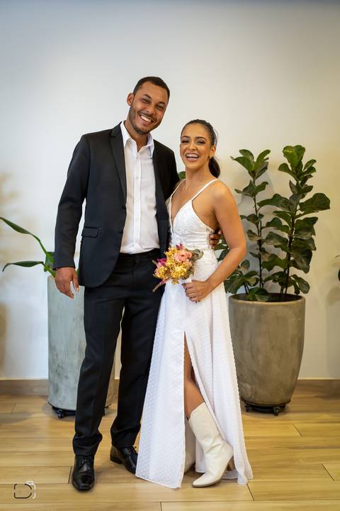 casamento-civil-casar-cerimonia-cartorio-patio-sabia-buque-make-daniel-custodio-por-do-sol-ensaio-pre-wedding-igreja-chacara-noiva-madrinha-padrinho-noivo-amor-uberlandia-vestido-terno-fotos-amor-fotografo-profissional-alianca-dj-buffet-cerimonial-banda-'