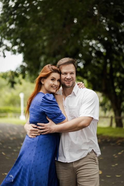 pre-wedding-ensaio-fotos-de-casamento-footgrafo-em-uberlandia-daniel-custodio-fotografo-casar-casamento-cerimonial-casal-retrato-namoro-buque-noiva-noivo-madrinha-padrinho-dama-vestido-festa-recepção-chacara-dj-buffet-atelie-maquiagem-make-por-do-sol-foto'