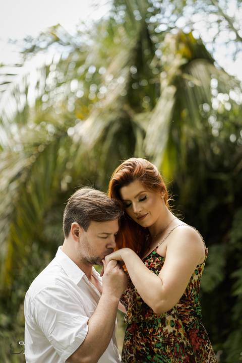 pre-wedding-ensaio-fotos-de-casamento-footgrafo-em-uberlandia-daniel-custodio-fotografo-casar-casamento-cerimonial-casal-retrato-namoro-buque-noiva-noivo-madrinha-padrinho-dama-vestido-festa-recepção-chacara-dj-buffet-atelie-maquiagem-make-por-do-sol-foto'