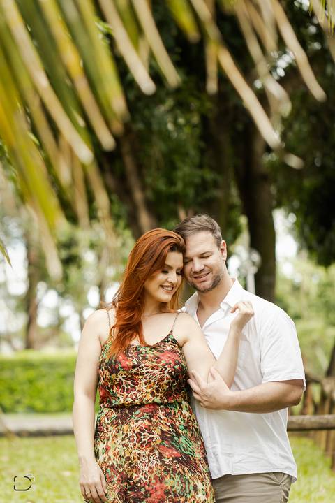 pre-wedding-ensaio-fotos-de-casamento-footgrafo-em-uberlandia-daniel-custodio-fotografo-casar-casamento-cerimonial-casal-retrato-namoro-buque-noiva-noivo-madrinha-padrinho-dama-vestido-festa-recepção-chacara-dj-buffet-atelie-maquiagem-make-por-do-sol-foto'