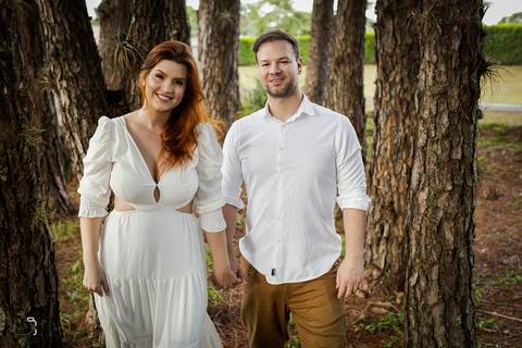 pre-wedding-ensaio-fotos-de-casamento-footgrafo-em-uberlandia-daniel-custodio-fotografo-casar-casamento-cerimonial-casal-retrato-namoro-buque-noiva-noivo-madrinha-padrinho-dama-vestido-festa-recepção-chacara-dj-buffet-atelie-maquiagem-make-por-do-sol-foto'