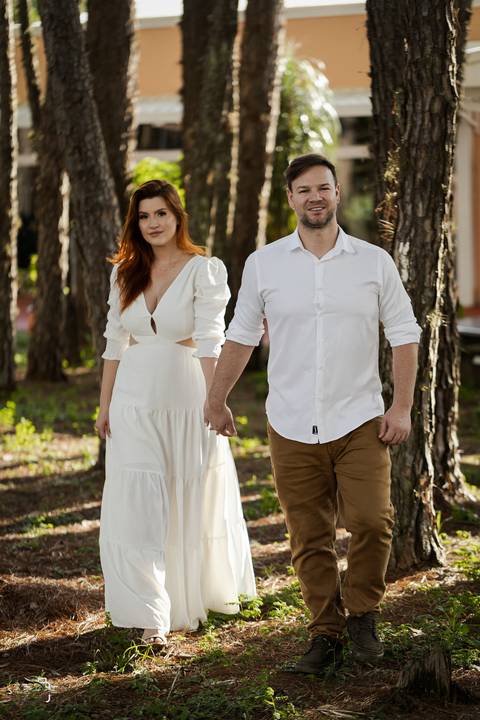 pre-wedding-ensaio-fotos-de-casamento-footgrafo-em-uberlandia-daniel-custodio-fotografo-casar-casamento-cerimonial-casal-retrato-namoro-buque-noiva-noivo-madrinha-padrinho-dama-vestido-festa-recepção-chacara-dj-buffet-atelie-maquiagem-make-por-do-sol-foto'