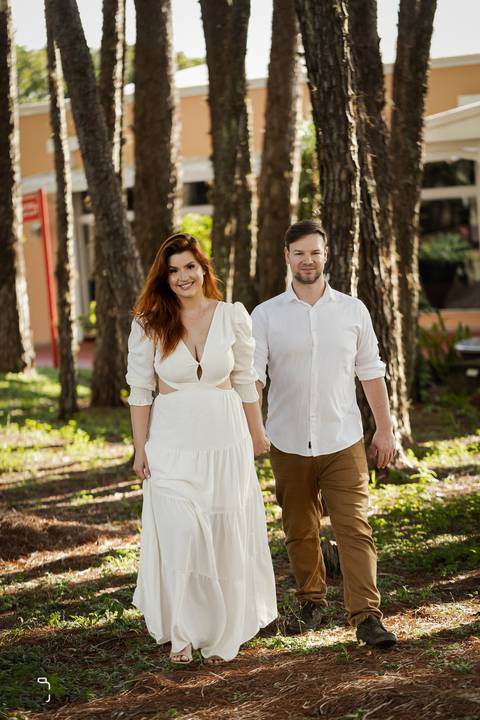 pre-wedding-ensaio-fotos-de-casamento-footgrafo-em-uberlandia-daniel-custodio-fotografo-casar-casamento-cerimonial-casal-retrato-namoro-buque-noiva-noivo-madrinha-padrinho-dama-vestido-festa-recepção-chacara-dj-buffet-atelie-maquiagem-make-por-do-sol-foto'