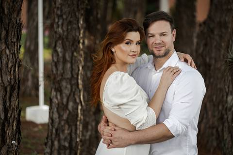 pre-wedding-ensaio-fotos-de-casamento-footgrafo-em-uberlandia-daniel-custodio-fotografo-casar-casamento-cerimonial-casal-retrato-namoro-buque-noiva-noivo-madrinha-padrinho-dama-vestido-festa-recepção-chacara-dj-buffet-atelie-maquiagem-make-por-do-sol-foto'