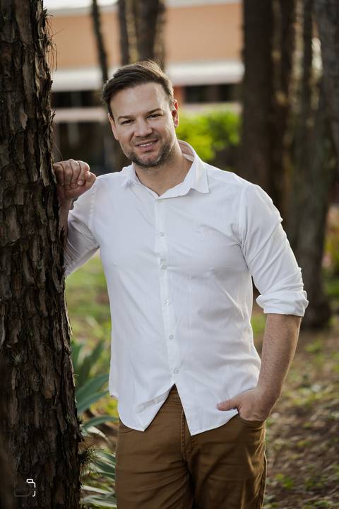 pre-wedding-ensaio-fotos-de-casamento-footgrafo-em-uberlandia-daniel-custodio-fotografo-casar-casamento-cerimonial-casal-retrato-namoro-buque-noiva-noivo-madrinha-padrinho-dama-vestido-festa-recepção-chacara-dj-buffet-atelie-maquiagem-make-por-do-sol-foto'
