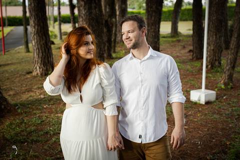 pre-wedding-ensaio-fotos-de-casamento-footgrafo-em-uberlandia-daniel-custodio-fotografo-casar-casamento-cerimonial-casal-retrato-namoro-buque-noiva-noivo-madrinha-padrinho-dama-vestido-festa-recepção-chacara-dj-buffet-atelie-maquiagem-make-por-do-sol-foto'