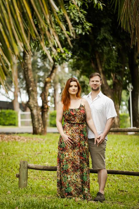 pre-wedding-ensaio-fotos-de-casamento-footgrafo-em-uberlandia-daniel-custodio-fotografo-casar-casamento-cerimonial-casal-retrato-namoro-buque-noiva-noivo-madrinha-padrinho-dama-vestido-festa-recepção-chacara-dj-buffet-atelie-maquiagem-make-por-do-sol-foto'