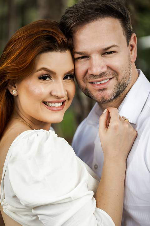 pre-wedding-ensaio-fotos-de-casamento-footgrafo-em-uberlandia-daniel-custodio-fotografo-casar-casamento-cerimonial-casal-retrato-namoro-buque-noiva-noivo-madrinha-padrinho-dama-vestido-festa-recepção-chacara-dj-buffet-atelie-maquiagem-make-por-do-sol-foto'