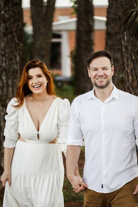 pre-wedding-ensaio-fotos-de-casamento-footgrafo-em-uberlandia-daniel-custodio-fotografo-casar-casamento-cerimonial-casal-retrato-namoro-buque-noiva-noivo-madrinha-padrinho-dama-vestido-festa-recepção-chacara-dj-buffet-atelie-maquiagem-make-por-do-sol-foto'