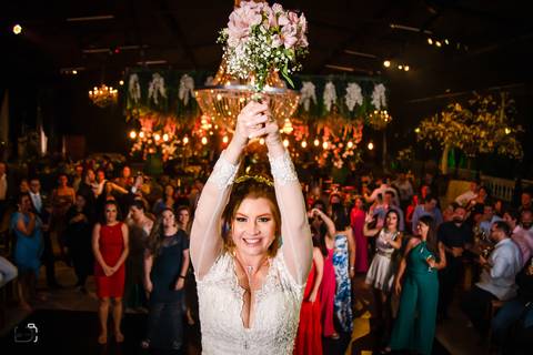 casar-make-noiva-noivo-maquiagem-casar-casamento-daniel-custodio-fotos-fotografias-fotografo-madrinha-padrinho-buque-the-farm-cerimonia-igreja-dj-buffet-terno-chacara-por-do-sol-amor-uberlandia-retrato-carro-atelie-civil-cartorio-cerimonial-decoração-love'