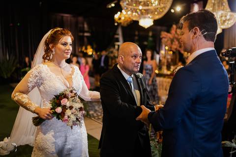 casar-make-noiva-noivo-maquiagem-casar-casamento-daniel-custodio-fotos-fotografias-fotografo-madrinha-padrinho-buque-the-farm-cerimonia-igreja-dj-buffet-terno-chacara-por-do-sol-amor-uberlandia-retrato-carro-atelie-civil-cartorio-cerimonial-decoração-love'