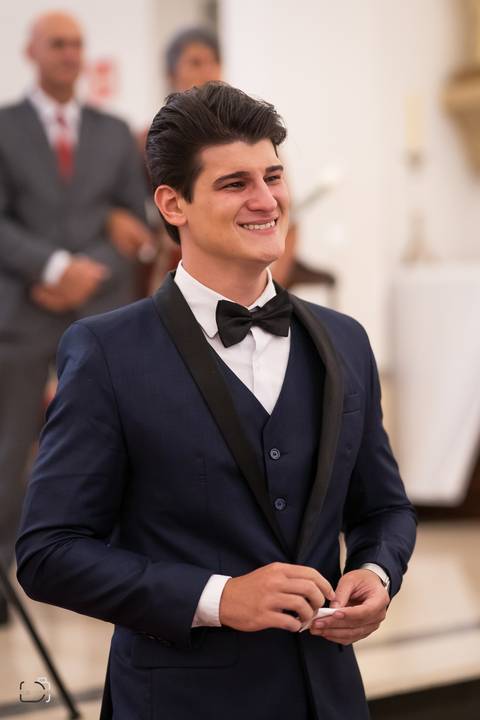 casamento-casar-make-noiva-noivo-vestido-ternno-igreja-cerimonia-maquiagem-hotel-carro-choffer-cerimonial-foto-fotografias-fotografo-filmagem-barbearia-buque-dj-bamda-musical-madrinha-padrinho-chacara-aliança-daniel-custodio-uberlandia-minas-gerias-pordo'