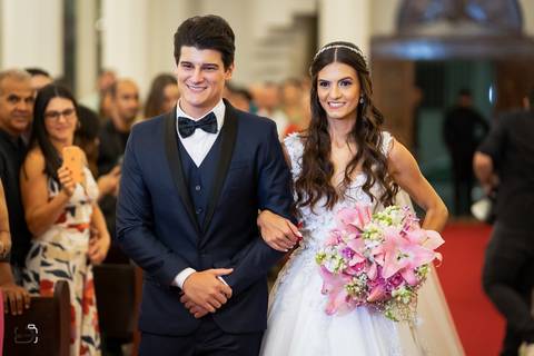 casamento-casar-make-noiva-noivo-vestido-ternno-igreja-cerimonia-maquiagem-hotel-carro-choffer-cerimonial-foto-fotografias-fotografo-filmagem-barbearia-buque-dj-bamda-musical-madrinha-padrinho-chacara-aliança-daniel-custodio-uberlandia-minas-gerias-pordo'