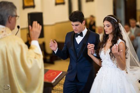 casamento-casar-make-noiva-noivo-vestido-ternno-igreja-cerimonia-maquiagem-hotel-carro-choffer-cerimonial-foto-fotografias-fotografo-filmagem-barbearia-buque-dj-bamda-musical-madrinha-padrinho-chacara-aliança-daniel-custodio-uberlandia-minas-gerias-pordo'