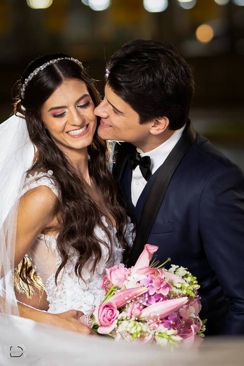 casamento-casar-make-noiva-noivo-vestido-ternno-igreja-cerimonia-maquiagem-hotel-carro-choffer-cerimonial-foto-fotografias-fotografo-filmagem-barbearia-buque-dj-bamda-musical-madrinha-padrinho-chacara-aliança-daniel-custodio-uberlandia-minas-gerias-pordo'