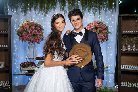 casamento-casar-make-noiva-noivo-vestido-ternno-igreja-cerimonia-maquiagem-hotel-carro-choffer-cerimonial-foto-fotografias-fotografo-filmagem-barbearia-buque-dj-bamda-musical-madrinha-padrinho-chacara-aliança-daniel-custodio-uberlandia-minas-gerias-pordo'