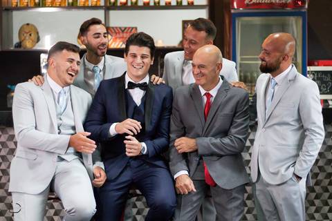 casamento-casar-make-noiva-noivo-vestido-ternno-igreja-cerimonia-maquiagem-hotel-carro-choffer-cerimonial-foto-fotografias-fotografo-filmagem-barbearia-buque-dj-bamda-musical-madrinha-padrinho-chacara-aliança-daniel-custodio-uberlandia-minas-gerias-pordo'