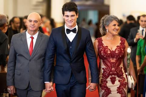 casamento-casar-make-noiva-noivo-vestido-ternno-igreja-cerimonia-maquiagem-hotel-carro-choffer-cerimonial-foto-fotografias-fotografo-filmagem-barbearia-buque-dj-bamda-musical-madrinha-padrinho-chacara-aliança-daniel-custodio-uberlandia-minas-gerias-pordo'