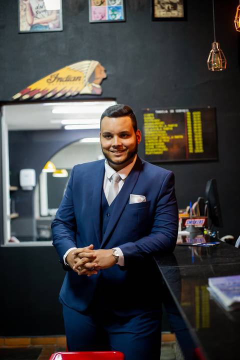 casamento-casar-make-noiva-noivo-vestido-ternno-igreja-cerimonia-maquiagem-hotel-carro-choffer-cerimonial-foto-fotografias-fotografo-filmagem-barbearia-buque-dj-bamda-musical-madrinha-padrinho-chacara-aliança-daniel-custodio-uberlandia-minas-gerias-pordo'