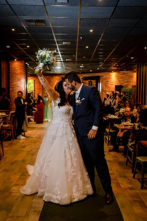 casamento-casar-make-noiva-noivo-vestido-ternno-igreja-cerimonia-maquiagem-hotel-carro-choffer-cerimonial-foto-fotografias-fotografo-filmagem-barbearia-buque-dj-bamda-musical-madrinha-padrinho-chacara-aliança-daniel-custodio-uberlandia-minas-gerias-pordo'