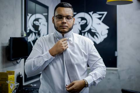 casamento-casar-make-noiva-noivo-vestido-ternno-igreja-cerimonia-maquiagem-hotel-carro-choffer-cerimonial-foto-fotografias-fotografo-filmagem-barbearia-buque-dj-bamda-musical-madrinha-padrinho-chacara-aliança-daniel-custodio-uberlandia-minas-gerias-pordo'