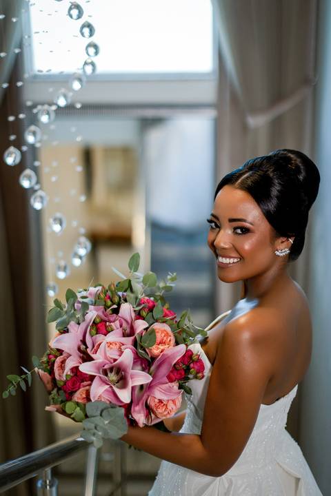 noiva-make-cabelo-salão-espaço-fernanda-naves-vestido-buque-maquiagem-casamento-casar-fotos-fotografias-fotografo-em-uberlandia-daniel-custodio-fotografo-noivo-barbearia-carro-cerimonia-por-do-sol-chacara-the-farm-banda-DJ-pista-padrinhos-madrinhas-festa-'