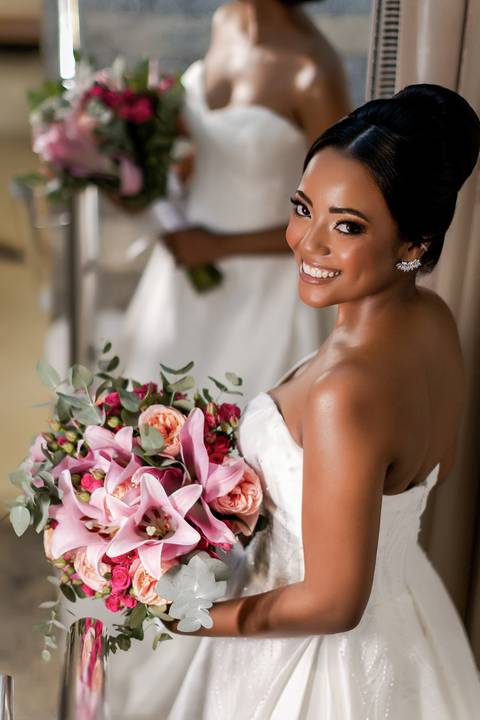 noiva-make-cabelo-salão-espaço-fernanda-naves-vestido-buque-maquiagem-casamento-casar-fotos-fotografias-fotografo-em-uberlandia-daniel-custodio-fotografo-noivo-barbearia-carro-cerimonia-por-do-sol-chacara-the-farm-banda-DJ-pista-padrinhos-madrinhas-festa-'