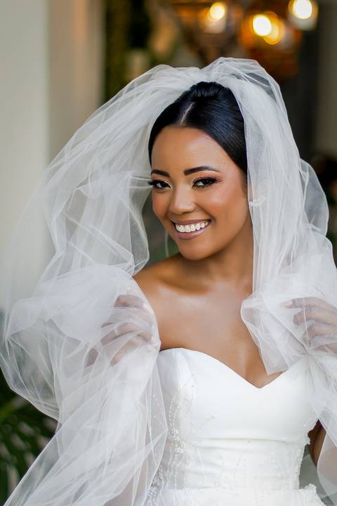 noiva-make-cabelo-salão-espaço-fernanda-naves-vestido-buque-maquiagem-casamento-casar-fotos-fotografias-fotografo-em-uberlandia-daniel-custodio-fotografo-noivo-barbearia-carro-cerimonia-por-do-sol-chacara-the-farm-banda-DJ-pista-padrinhos-madrinhas-festa-'