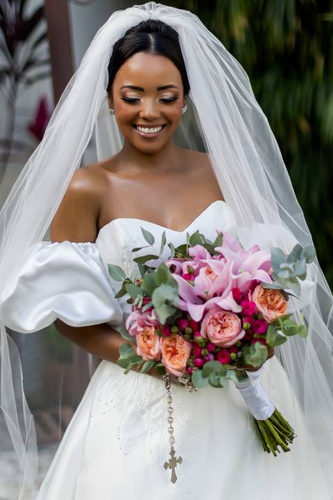 noiva-make-cabelo-salão-espaço-fernanda-naves-vestido-buque-maquiagem-casamento-casar-fotos-fotografias-fotografo-em-uberlandia-daniel-custodio-fotografo-noivo-barbearia-carro-cerimonia-por-do-sol-chacara-the-farm-banda-DJ-pista-padrinhos-madrinhas-festa-'