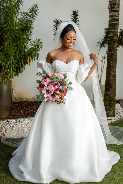 noiva-make-cabelo-salão-espaço-fernanda-naves-vestido-buque-maquiagem-casamento-casar-fotos-fotografias-fotografo-em-uberlandia-daniel-custodio-fotografo-noivo-barbearia-carro-cerimonia-por-do-sol-chacara-the-farm-banda-DJ-pista-padrinhos-madrinhas-festa-'