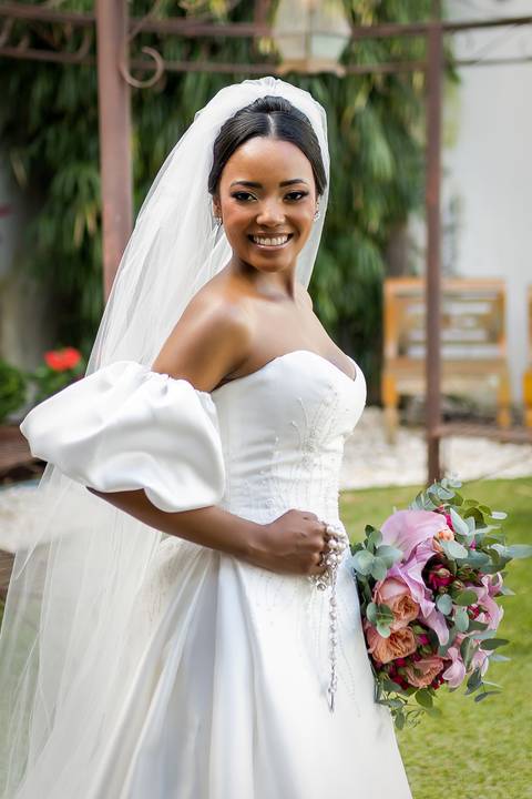 noiva-make-cabelo-salão-espaço-fernanda-naves-vestido-buque-maquiagem-casamento-casar-fotos-fotografias-fotografo-em-uberlandia-daniel-custodio-fotografo-noivo-barbearia-carro-cerimonia-por-do-sol-chacara-the-farm-banda-DJ-pista-padrinhos-madrinhas-festa-'