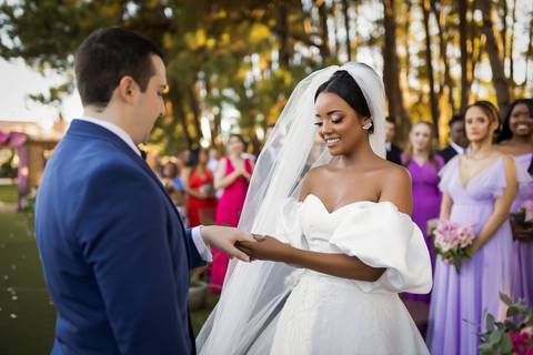 noiva-make-cabelo-salão-espaço-fernanda-naves-vestido-buque-maquiagem-casamento-casar-fotos-fotografias-fotografo-em-uberlandia-daniel-custodio-fotografo-noivo-barbearia-carro-cerimonia-por-do-sol-chacara-the-farm-banda-DJ-pista-padrinhos-madrinhas-festa-'