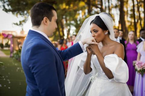 noiva-make-cabelo-salão-espaço-fernanda-naves-vestido-buque-maquiagem-casamento-casar-fotos-fotografias-fotografo-em-uberlandia-daniel-custodio-fotografo-noivo-barbearia-carro-cerimonia-por-do-sol-chacara-the-farm-banda-DJ-pista-padrinhos-madrinhas-festa-'