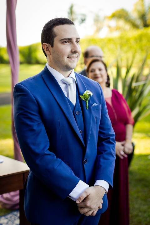 noiva-make-cabelo-salão-espaço-fernanda-naves-vestido-buque-maquiagem-casamento-casar-fotos-fotografias-fotografo-em-uberlandia-daniel-custodio-fotografo-noivo-barbearia-carro-cerimonia-por-do-sol-chacara-the-farm-banda-DJ-pista-padrinhos-madrinhas-festa-'