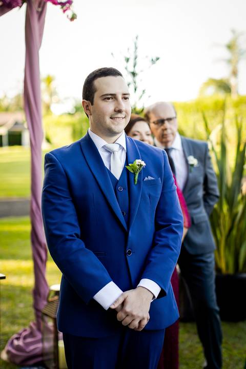 noiva-make-cabelo-salão-espaço-fernanda-naves-vestido-buque-maquiagem-casamento-casar-fotos-fotografias-fotografo-em-uberlandia-daniel-custodio-fotografo-noivo-barbearia-carro-cerimonia-por-do-sol-chacara-the-farm-banda-DJ-pista-padrinhos-madrinhas-festa-'