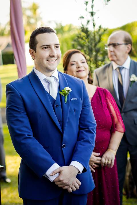 noiva-make-cabelo-salão-espaço-fernanda-naves-vestido-buque-maquiagem-casamento-casar-fotos-fotografias-fotografo-em-uberlandia-daniel-custodio-fotografo-noivo-barbearia-carro-cerimonia-por-do-sol-chacara-the-farm-banda-DJ-pista-padrinhos-madrinhas-festa-'