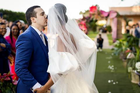 noiva-make-cabelo-salão-espaço-fernanda-naves-vestido-buque-maquiagem-casamento-casar-fotos-fotografias-fotografo-em-uberlandia-daniel-custodio-fotografo-noivo-barbearia-carro-cerimonia-por-do-sol-chacara-the-farm-banda-DJ-pista-padrinhos-madrinhas-festa-'