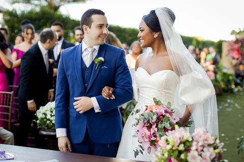 noiva-make-cabelo-salão-espaço-fernanda-naves-vestido-buque-maquiagem-casamento-casar-fotos-fotografias-fotografo-em-uberlandia-daniel-custodio-fotografo-noivo-barbearia-carro-cerimonia-por-do-sol-chacara-the-farm-banda-DJ-pista-padrinhos-madrinhas-festa-'