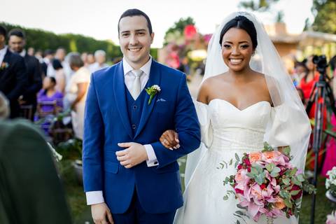 noiva-make-cabelo-salão-espaço-fernanda-naves-vestido-buque-maquiagem-casamento-casar-fotos-fotografias-fotografo-em-uberlandia-daniel-custodio-fotografo-noivo-barbearia-carro-cerimonia-por-do-sol-chacara-the-farm-banda-DJ-pista-padrinhos-madrinhas-festa-'