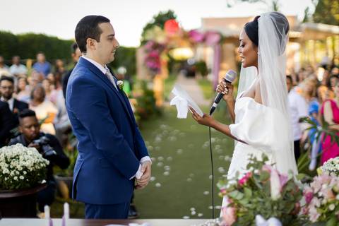noiva-make-cabelo-salão-espaço-fernanda-naves-vestido-buque-maquiagem-casamento-casar-fotos-fotografias-fotografo-em-uberlandia-daniel-custodio-fotografo-noivo-barbearia-carro-cerimonia-por-do-sol-chacara-the-farm-banda-DJ-pista-padrinhos-madrinhas-festa-'