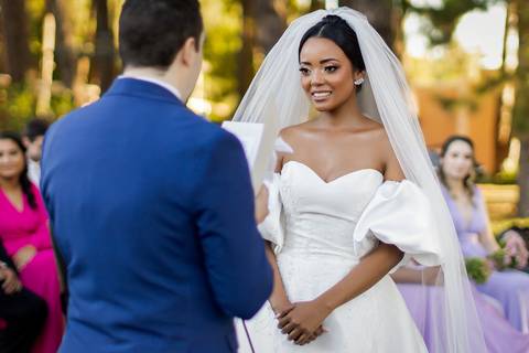 noiva-make-cabelo-salão-espaço-fernanda-naves-vestido-buque-maquiagem-casamento-casar-fotos-fotografias-fotografo-em-uberlandia-daniel-custodio-fotografo-noivo-barbearia-carro-cerimonia-por-do-sol-chacara-the-farm-banda-DJ-pista-padrinhos-madrinhas-festa-'